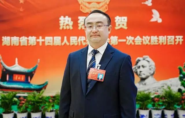 張家界市桑植縣委副書記、縣長梁高武：“喊”回10萬老鄉(xiāng)，和大家一塊過年